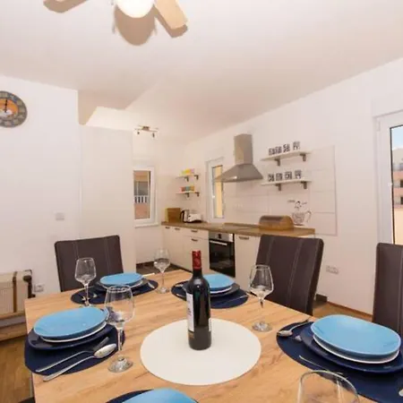 Apartmani Suker טרוגיר