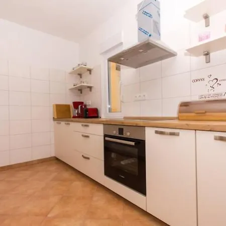 דירה Apartmani Suker *