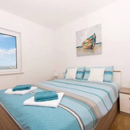 Apartmani Suker דירה *