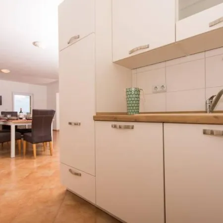 Apartmani Suker טרוגיר